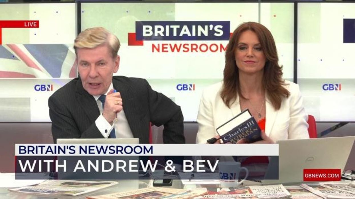 King Charles apologises to tourists and leaves onlookers stunned during walkabout in central London