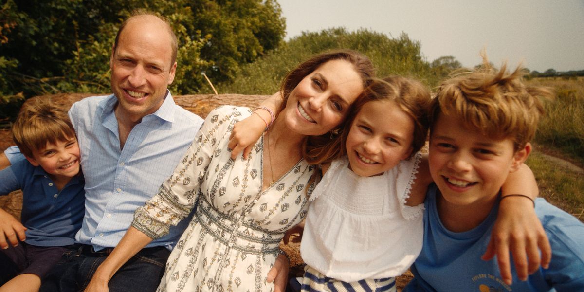 NextImg:Prince William makes gesture to Prince George, Princess Charlotte and Prince Louis in South Africa