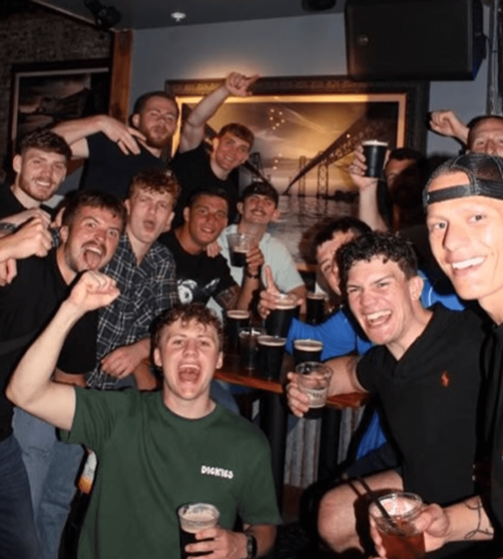 Pugilistas da Royal Marines comemoram vitória