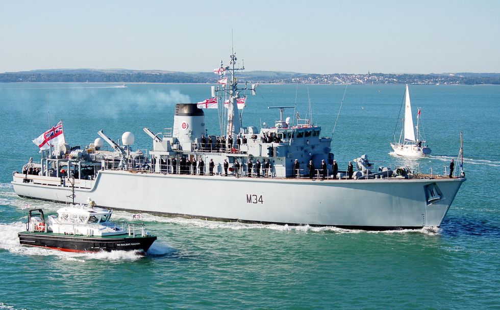 Royal Navy minehunter HMS Middleton sails into Portsmouth Harbour