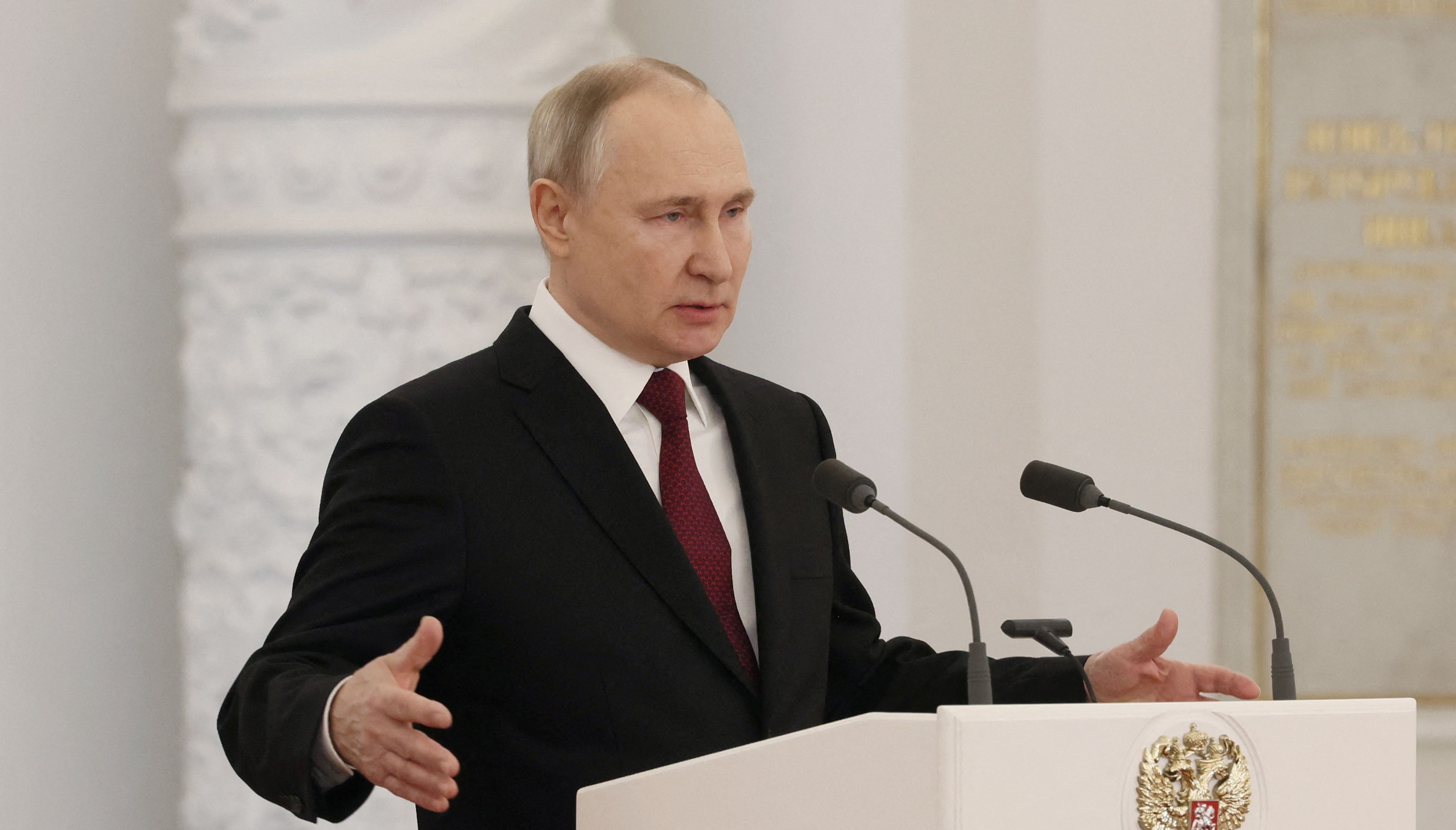 Russian President Vladimir Putin delivers a speech during a ceremony to award Gold Star medals to Heroes of Russia on the eve of Heroes of the Fatherland Day, at the Kremlin in Moscow, Russia December 8, 2022. Sputnik/Mikhail Metzel/Pool via REUTERS ATTENTION EDITORS - THIS IMAGE WAS PROVIDED BY A THIRD PARTY.