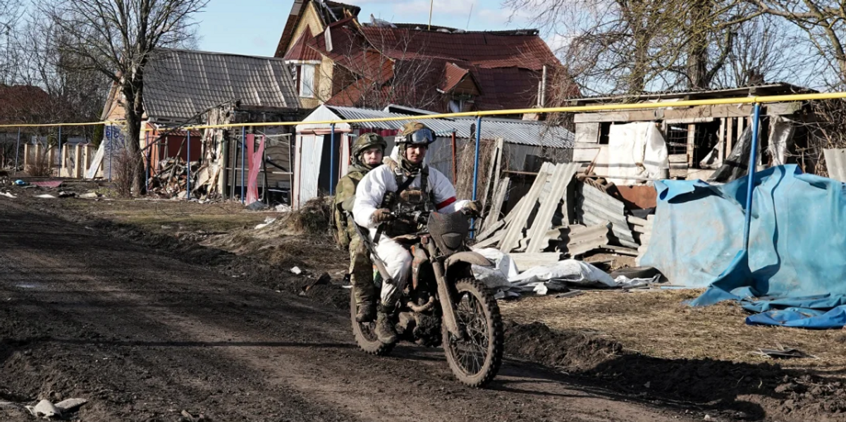 NextImg:Russian soldiers using dirt bikes in motorcycle squads to escape deadly Ukrainian drones