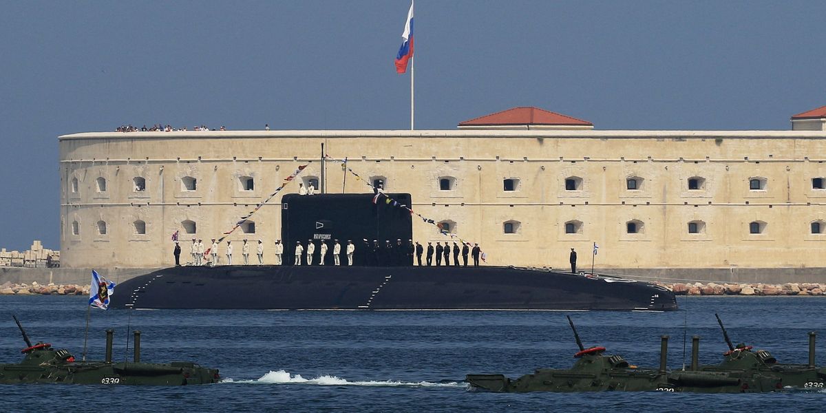 Vladimir Putin masses nuclear fleet just miles from Nato border in 'preparation for war'