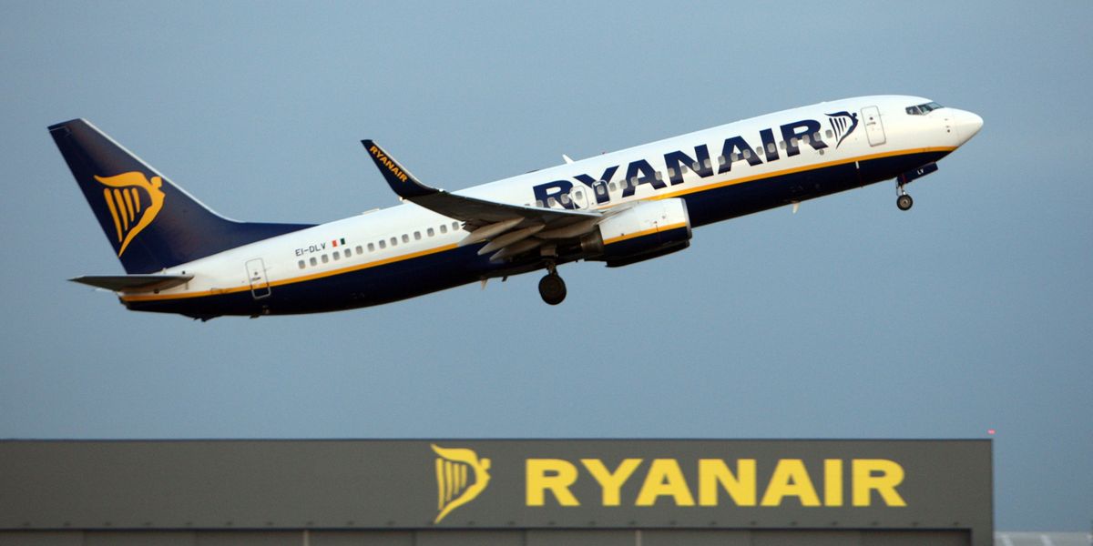 NextImg:Ryanair flight forced to abort landing after staff 'strapped down unruly passenger' with seatbelts
