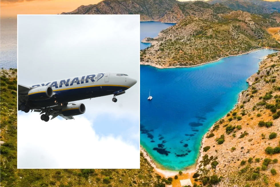 Ryanair plane / water in Bodrum