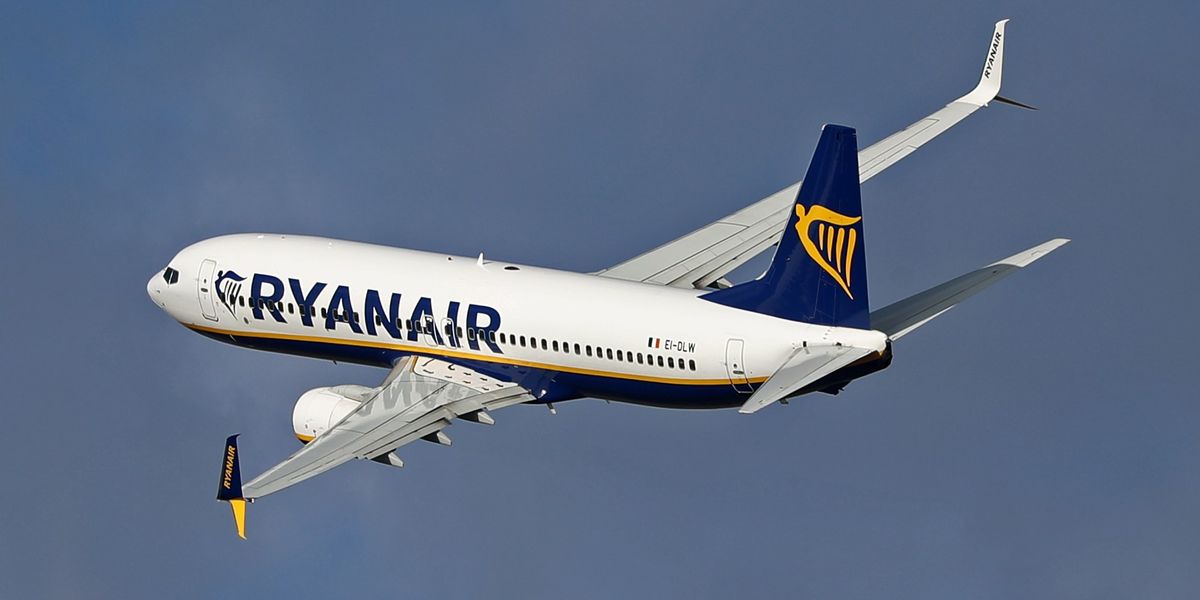 NextImg:'Jobsworth' Ryanair staff charge passenger £75 over 'stiff wheel on suitcase'