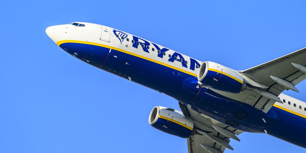 Ryanair passengers left ‘crying’ after being told to pay £75 for ‘oversized’ baggage despite luggage ‘fitting the sizer’ Ryanair passengers left ‘crying’ after being told to pay £75 for ‘oversized’ baggage despite luggage ‘fitting the sizer’