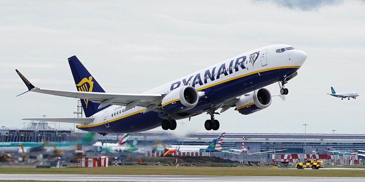 NextImg:'I thought it was a joke!' Ryanair passenger escorted off flight by police after being unable to pay £7 for Pringles