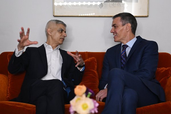 Sadiq Khan và Pedro Sanchez