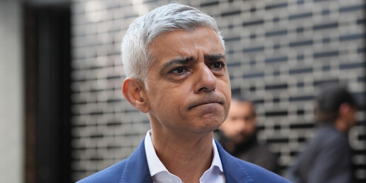 Sadiq Khan CAVES to trade union as he ‘hands out freebie pay rise’ to tube drivers after week of strike chaos Sadiq Khan CAVES to trade union as he ‘hands out freebie pay rise’ to tube drivers after week of strike chaos