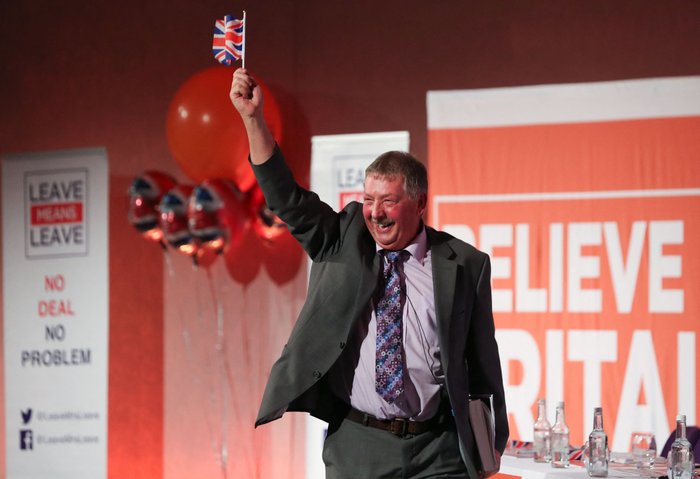 Sammy Wilson cũng đã hình thành tình bạn thân thiết với Nigel Farage trong những năm Brexit