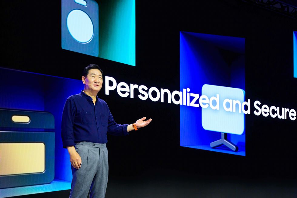 samsung ceo of device experience Samsung Electronics JH Han speaking on-stage 