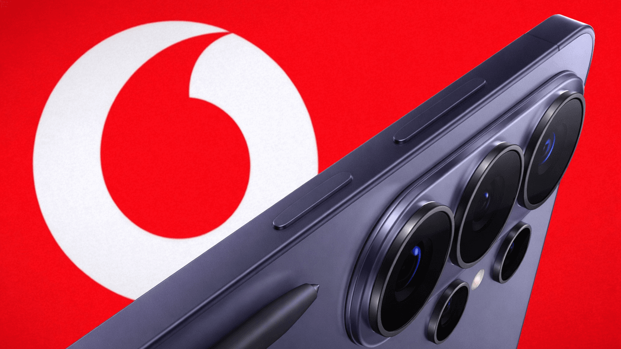 Samsung Galaxy S26 Ultra in front of Vodafone logo