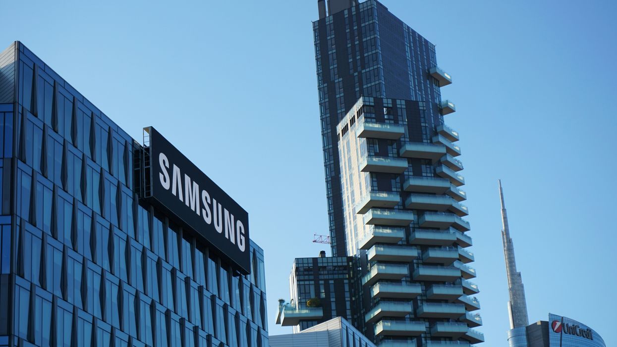 samsung sign on the outside of a building