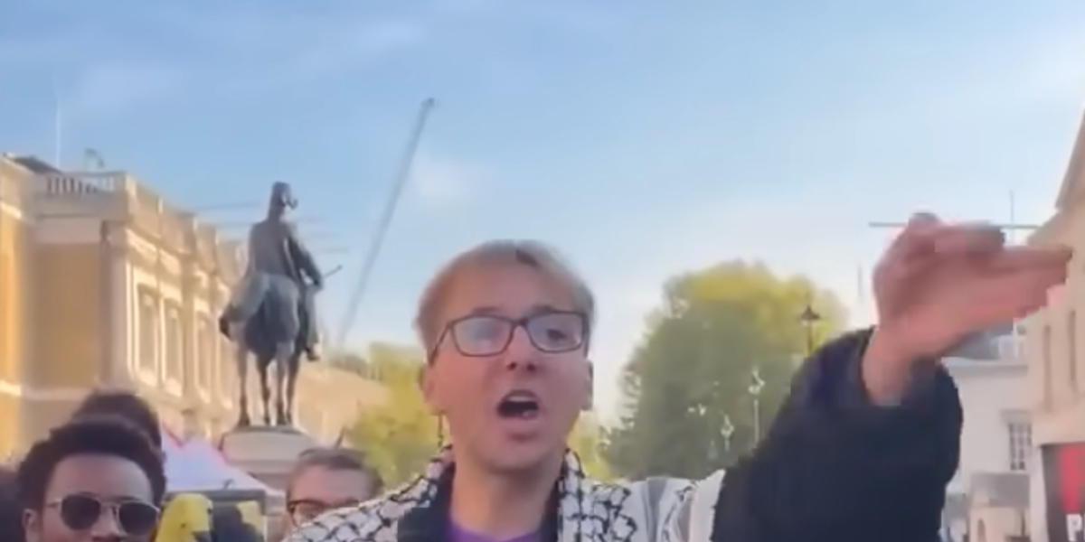 NextImg:Met Police arrest suspended Oxford student who chanted 'put the Zios in the ground' during pro-Palestine rally