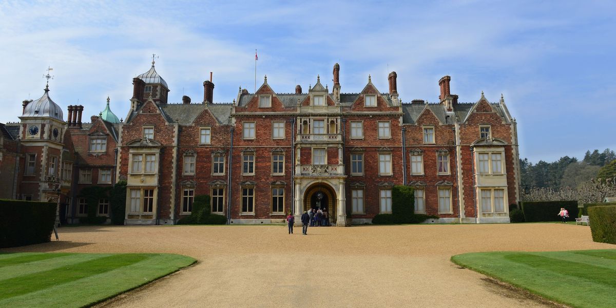 Royal Family decorator ‘was found hanged after King Charles criticised paint job’ Royal Family decorator ‘was found hanged after King Charles criticised paint job’