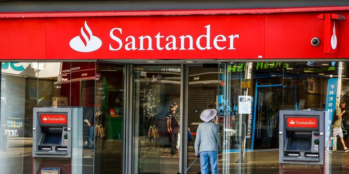 NextImg:Santander launches £180 free cash offer and you don't have to bank online to get it