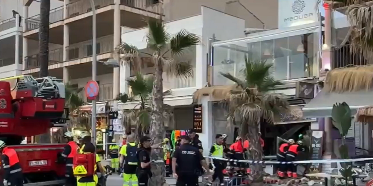 NextImg:Two dead and 14 injured after 'restaurant collapses' on Majorca beach