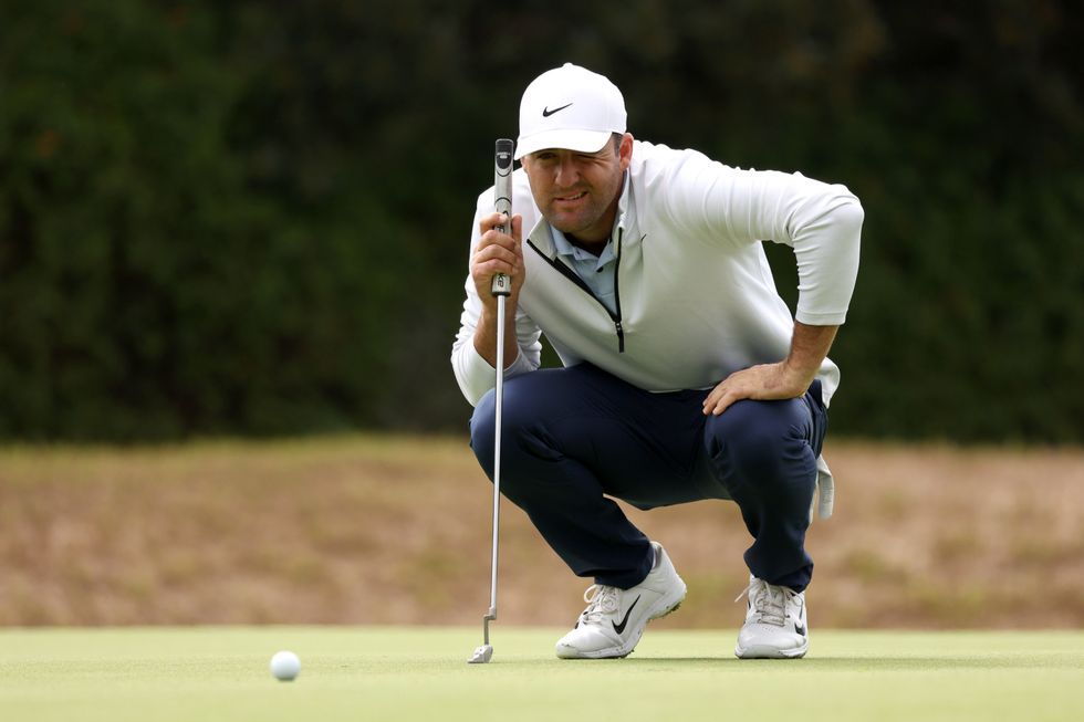 Scottie Scheffler uses a blade putter