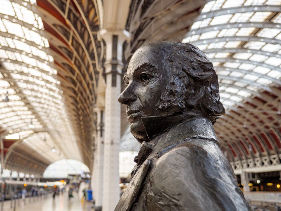 Sculpture of Isambard Kingdom Brunel in London Paddington station