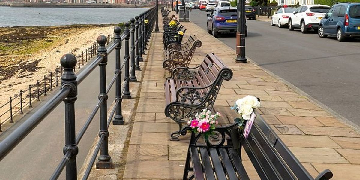Council BANS residents from installing any more memorial benches as town becomes ‘overwhelmed’ Council BANS residents from installing any more memorial benches as town becomes ‘overwhelmed’
