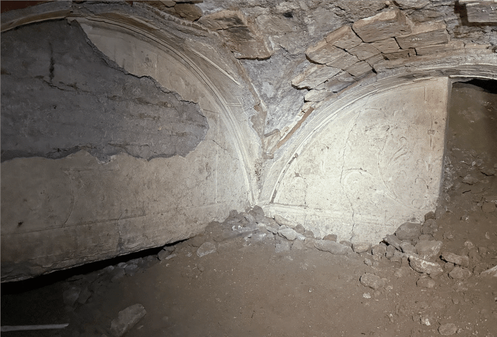 Sections of the wall in the Roman domus