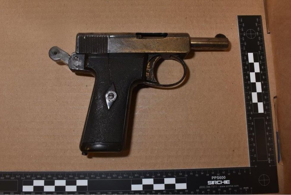 Semi automatic pistol