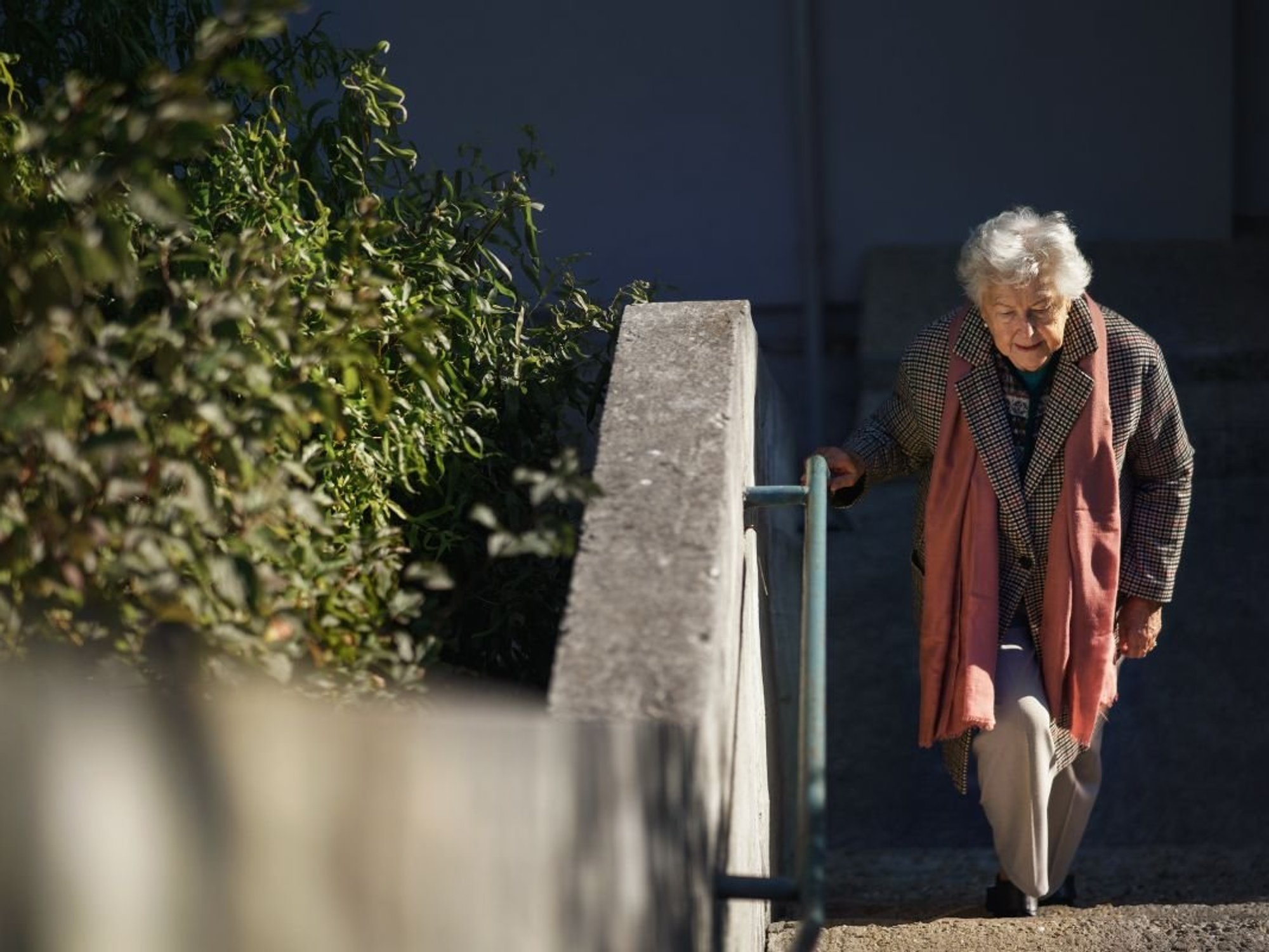 SENIOR FEMALE CLIMBING STAIRS