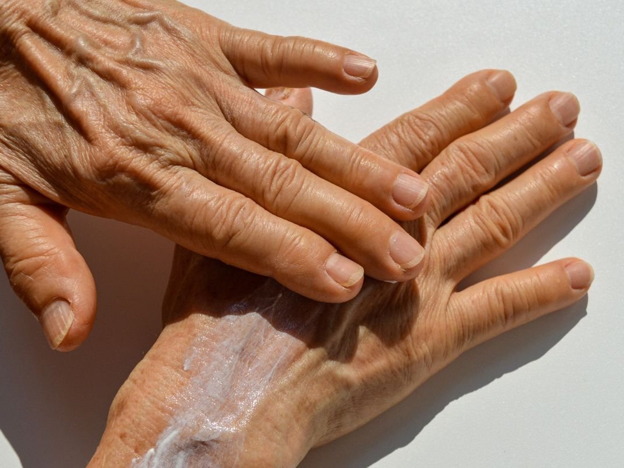 SENIOR WOMAN'S HANDS