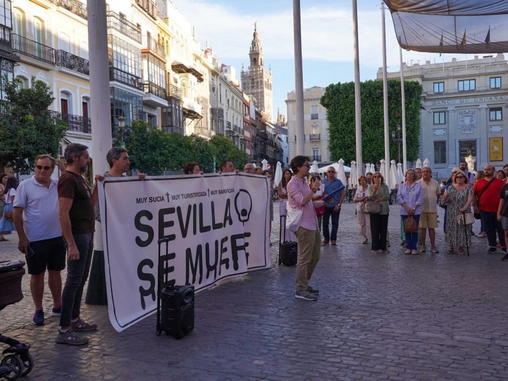 ​Several neighbors of different ages of the historic center, in the Plaza de San Francisco, to protest about the touristification and overcrowding