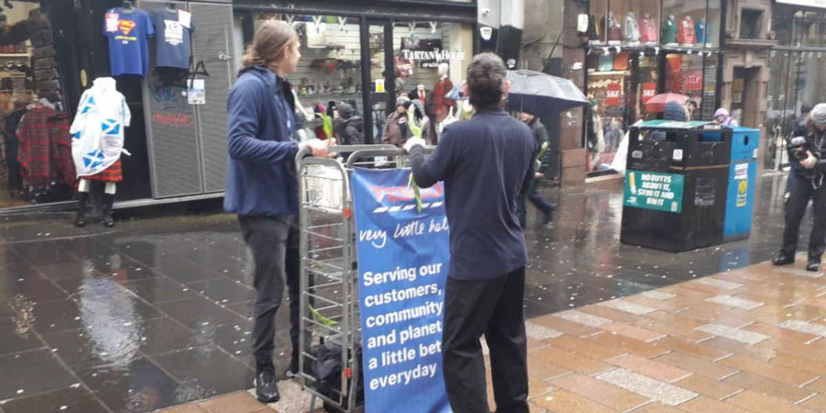 NextImg:Tesco store stolen from by eco-warriors who give food to public for free
