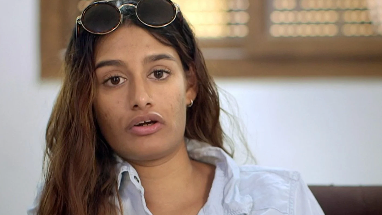 Shamima Begum (middle)