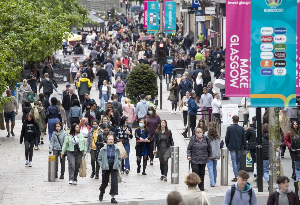 Shoppers in Glasgow city centre