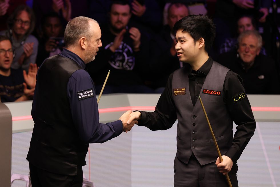 Si Jiahui made it through after a deciding frame