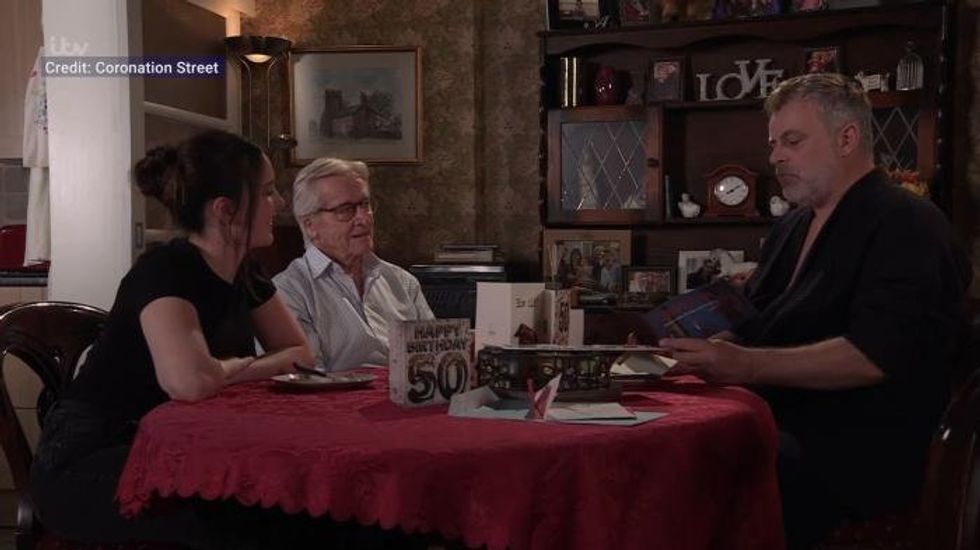 ITV Coronation Street legend prompts return hopes after reuniting with co-stars