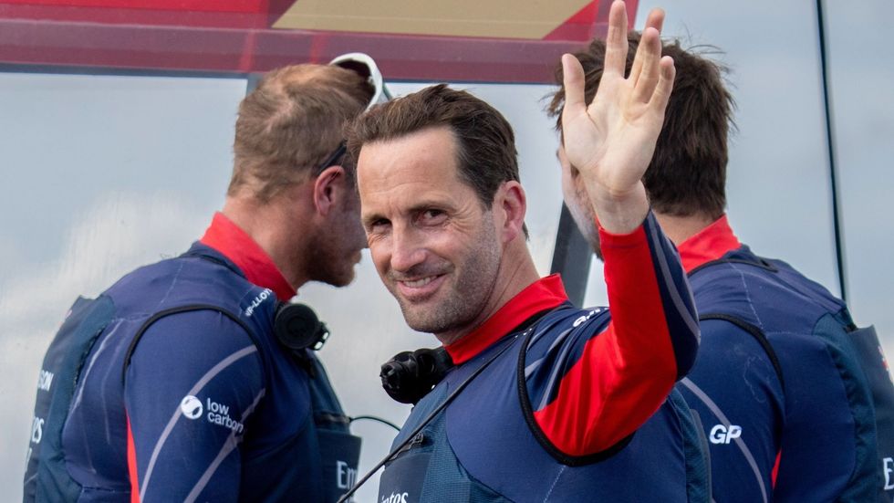 Sir Ben Ainslie was robbed at knifepoint leaving a restaurant\u200b