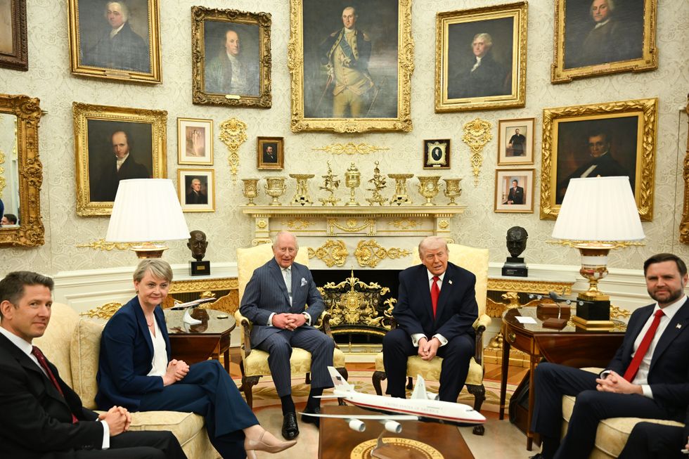 Sir Christian Turner, Yvette Cooper, Rei Charles, Donald Trump, JD Vance no Salão Oval