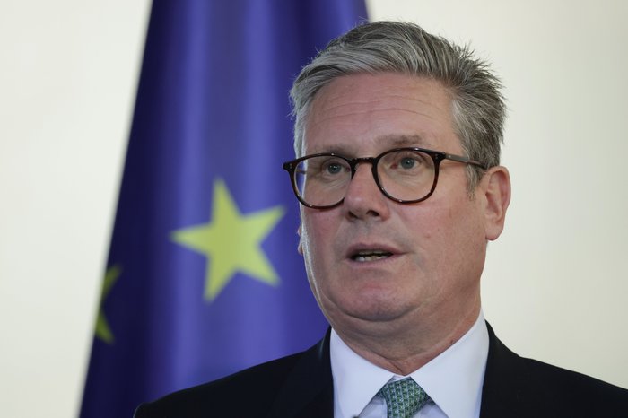 Sir Keir Starmer with EU flag