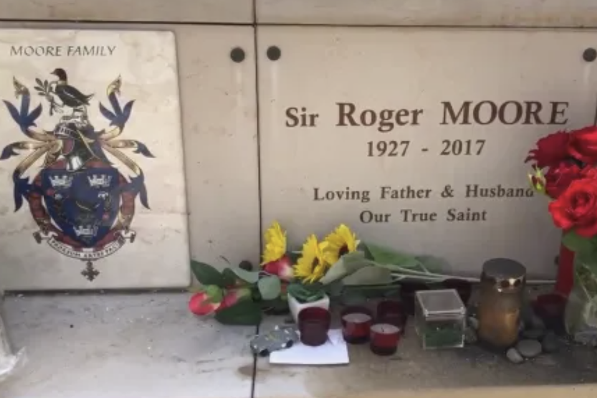 Sir Roger Moore grave