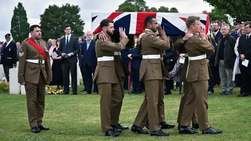 Six British First World War heroes buried