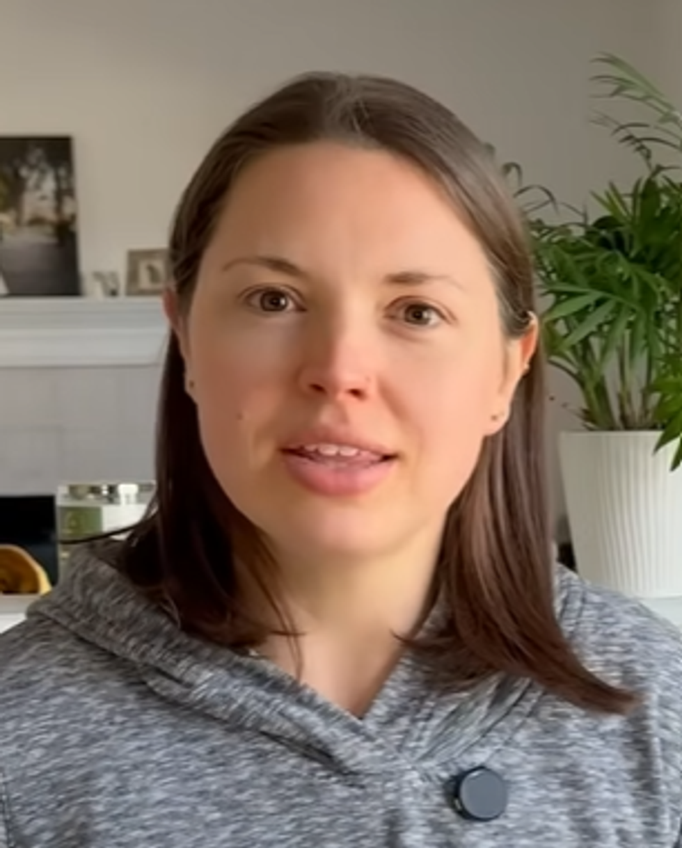 Slimmer explaining her weight loss