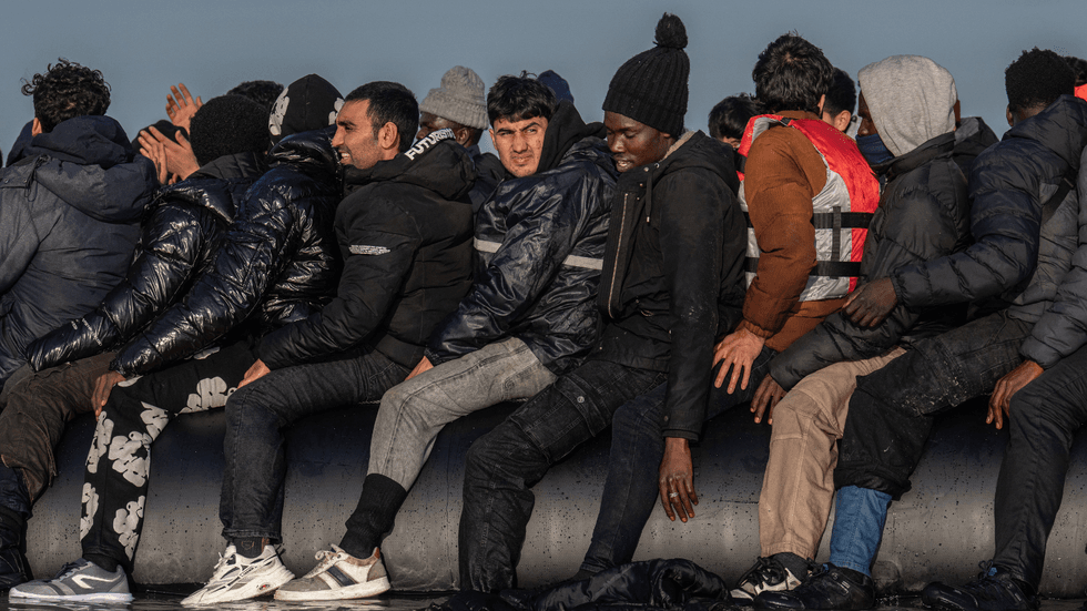 Viajantes de barco pequeno