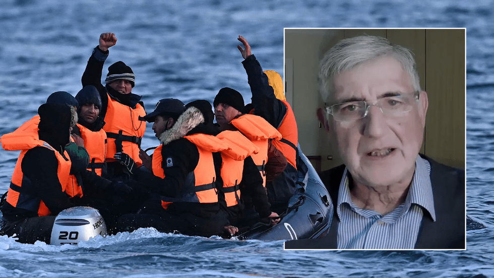 Small boats; Tony Smith