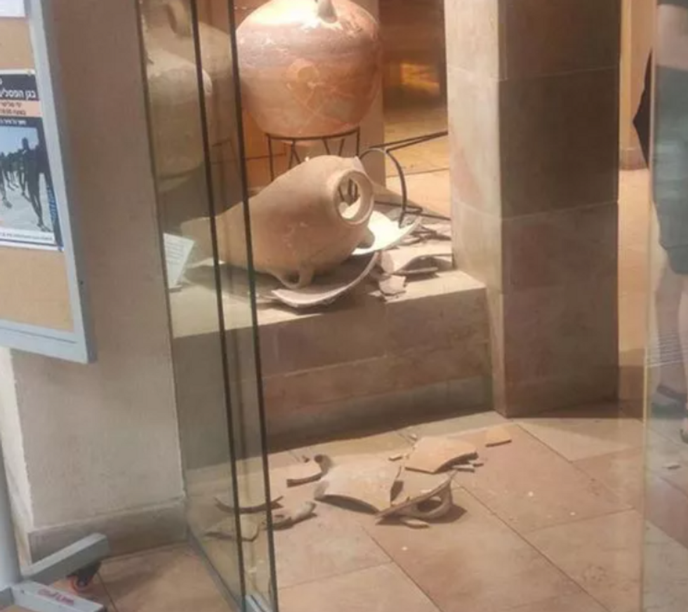 Smashed jar