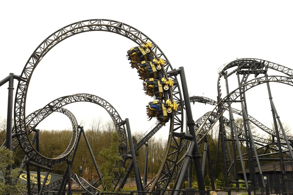 Smiler Ride v Alton Towers