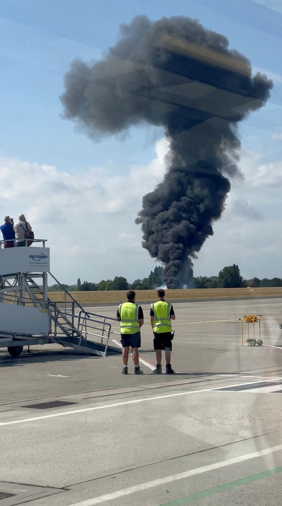 Kouřte na letiště Southend po malé havárii letadla 13. července