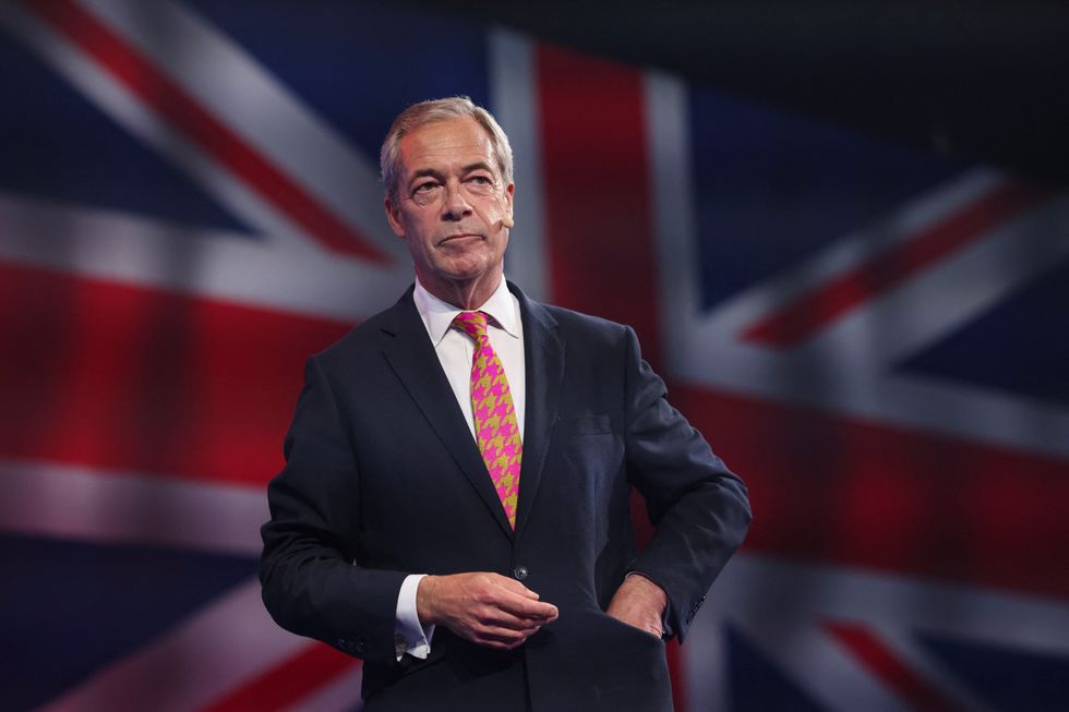 'Sneering!' Reform UK issues Starmer warning after Labour MP calls for 'backdoor deals' to stop Farage