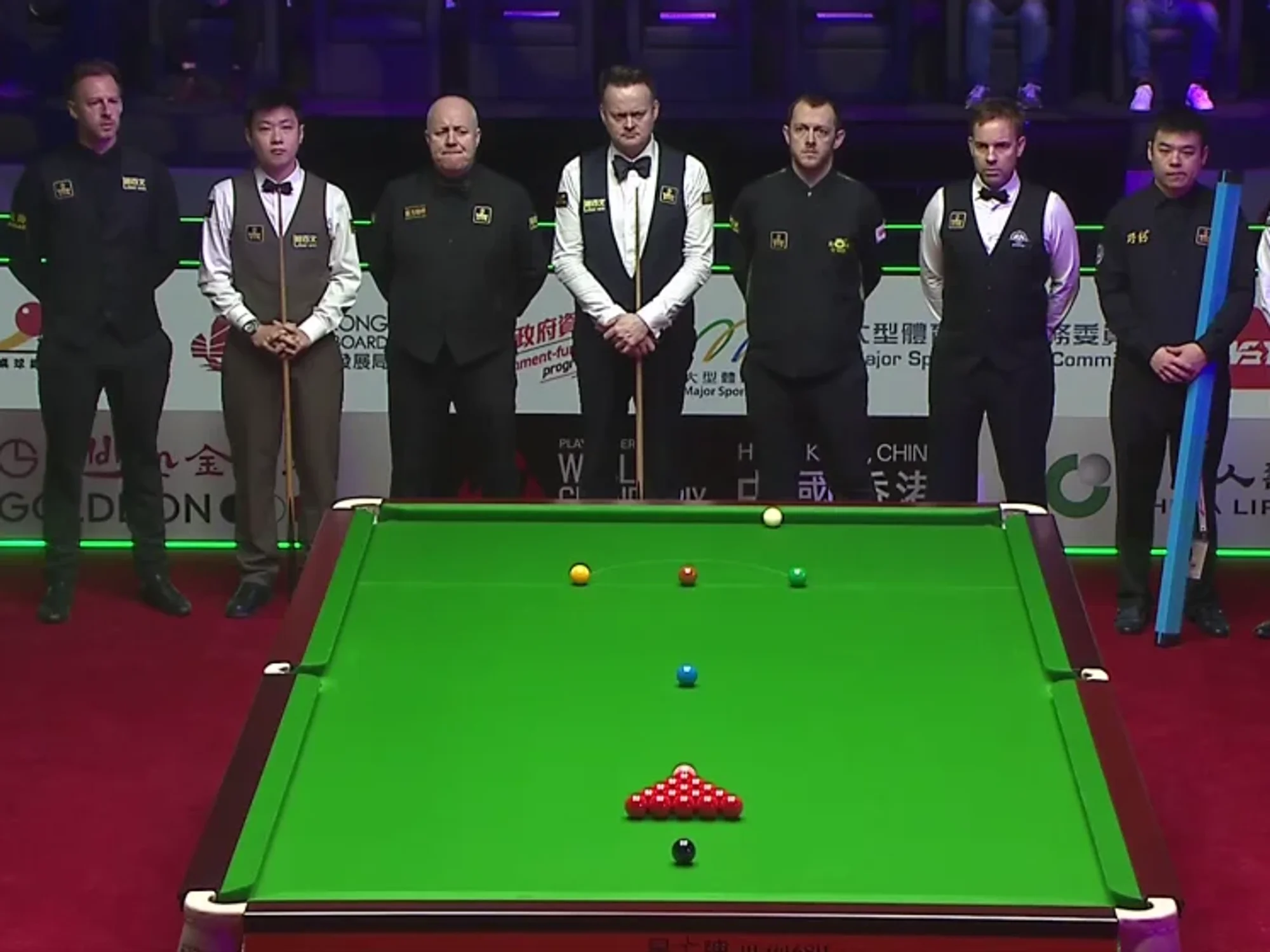 Snooker players hold touching tribute