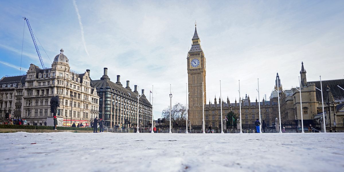 NextImg:London placed under 'severe weather emergency' as Met Office warns of 5cm snow disruption