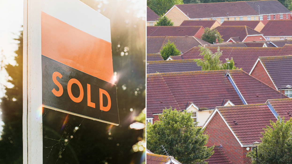 Sold sign / Houses in the UK